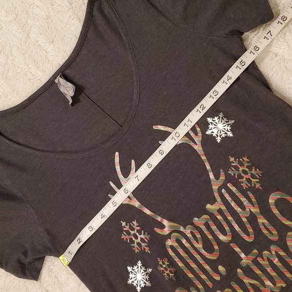 Merry Christmas tee - Picture 3 of 7